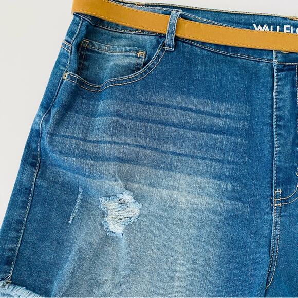 Wallflower | Fearless Curvy Super High Rise Distressed Jean Shorts NWT 24W - Picture 9 of 9